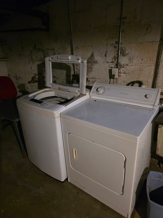 Building Photo - 832 N Emerson Ave