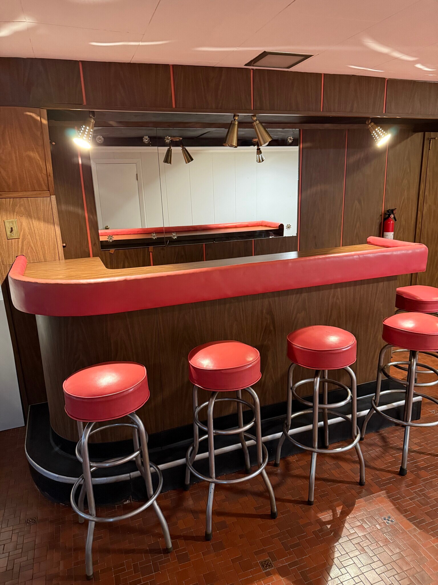 Building Photo - 4 Summit Ave