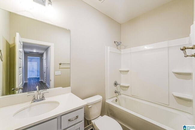 Building Photo - 98 Kings Wy