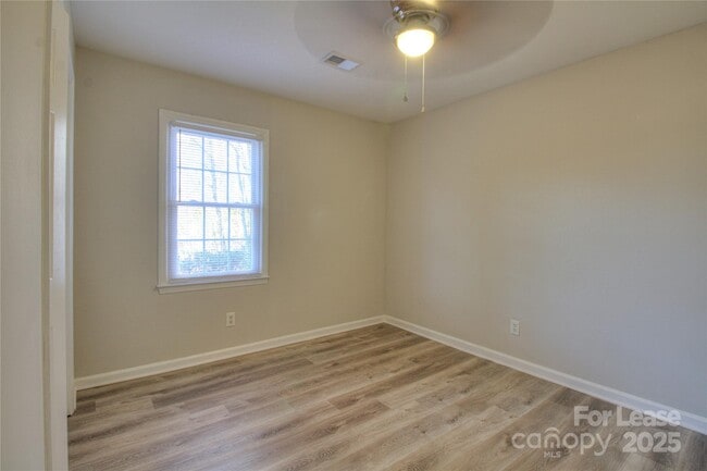 Building Photo - 1224 Sharon Dr