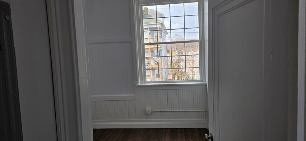 Building Photo - 65 5th Ave