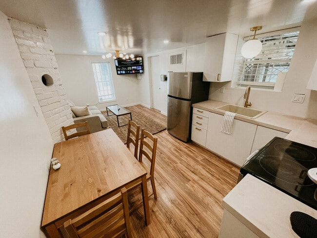 Building Photo - 3225 Colcord Ave