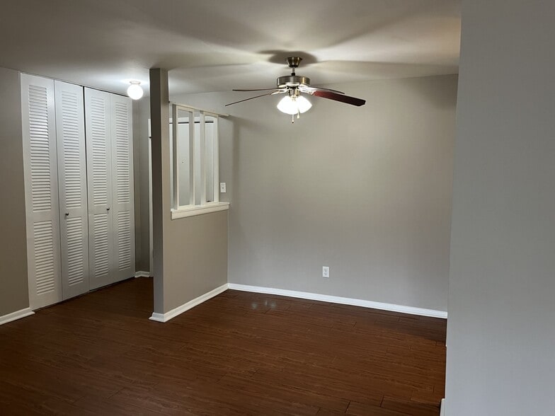 Entrance - Foster Park Apartments