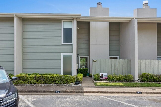 Building Photo - 100 Lido Cir