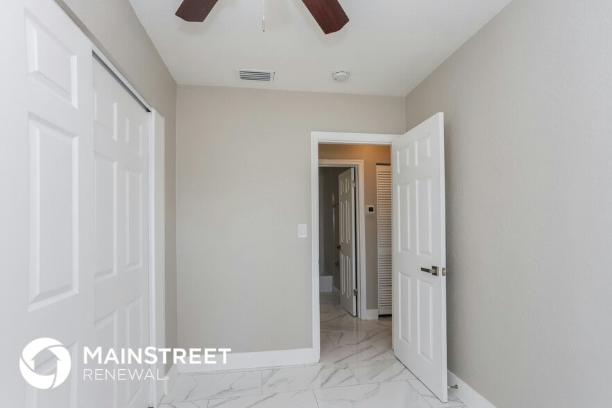 Building Photo - 3911 W Walnut St