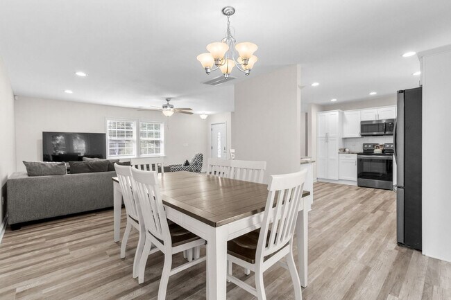 Building Photo - 433 Belle Dr