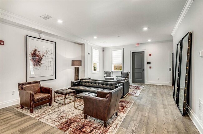 Building Photo - 6562 Beacon Dr