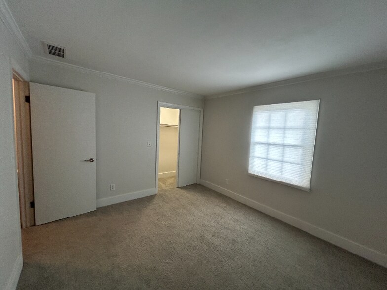 Building Photo - 3073 Colonial Way