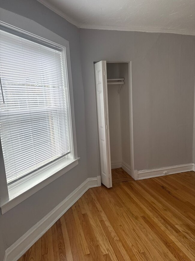 Building Photo - 2 BEDROOM 1 BATHROOM