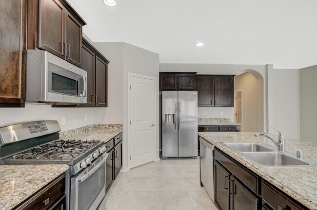 Building Photo - Beautiful DR Horton Home in Centennial Hil...