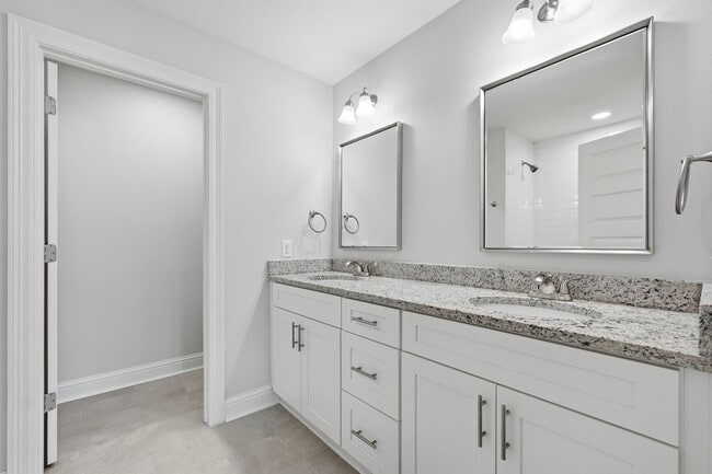 Building Photo - Brand-New 3 Bedroom Townhome in Fort Walton Beach!