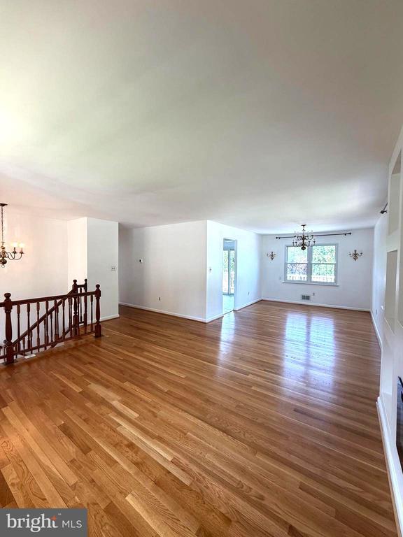Building Photo - 1234 Pleasant Valley Dr