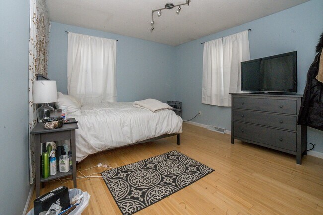 Building Photo - Lovely 3bed House off West Boulevard!!