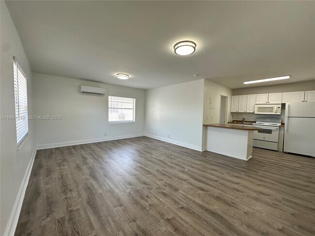 Building Photo - 1411 N Dixie Hwy