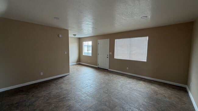 Building Photo - Two Bedroom One Bathroom Apartment in San Bernardino!