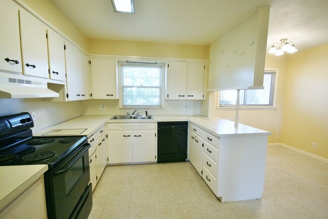 Building Photo - 3 Bed, 2 Bath, Highland School District