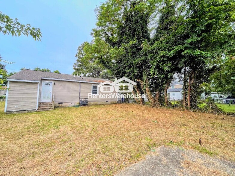 Building Photo - 1506 Wilcox Ave