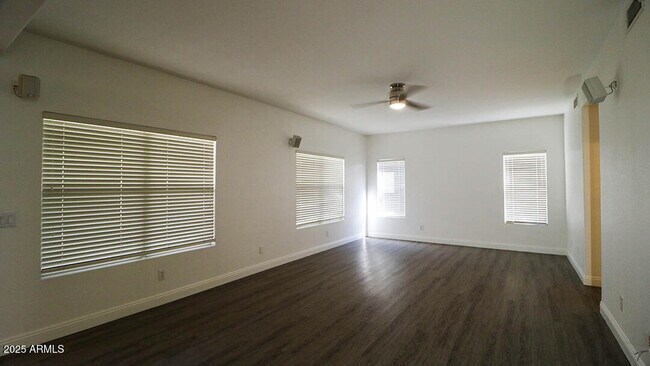 Building Photo - 7861 W Kerry Ln