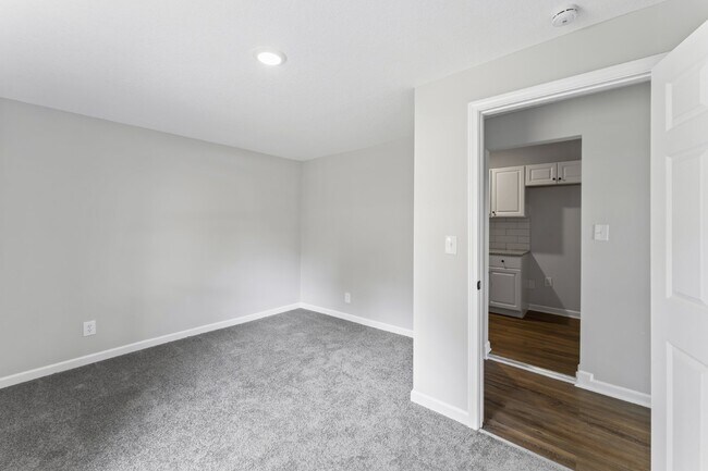 Building Photo - 321 Mill St