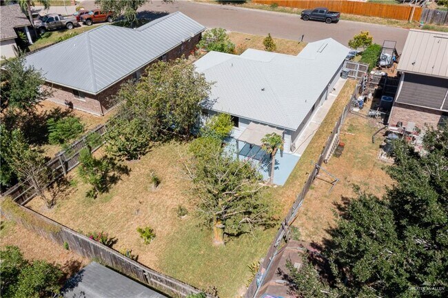 Building Photo - 17 Roundup Cir