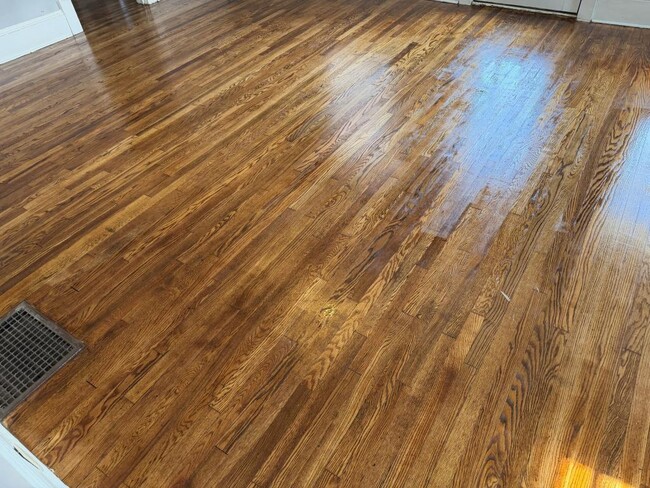 Building Photo - 1601 E Unaka Ave