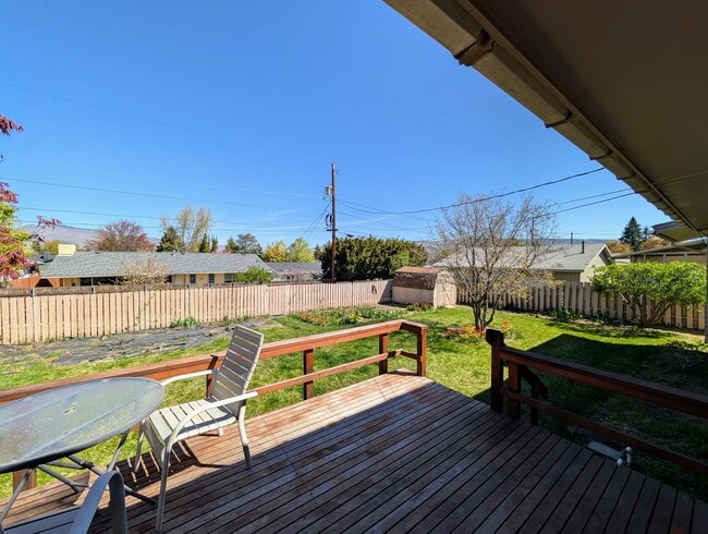 Building Photo - Over Sized 3-Bed, 2.5-Bath SFH w/ 2-Car Garage, & Fenced Backyard!
