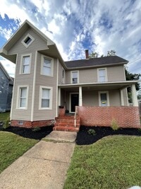 Building Photo - 204 E Chestnut St