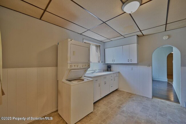 Building Photo - 1416 Capouse Ave