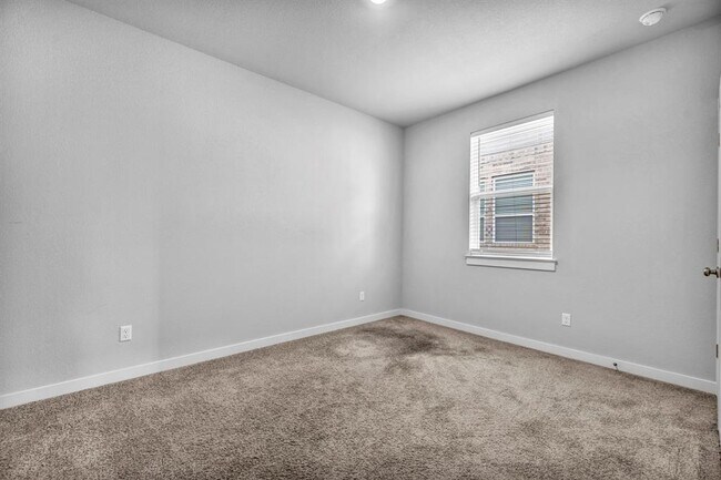 Building Photo - 121 High Plains Dr