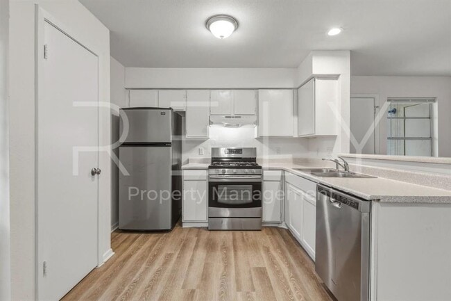 Building Photo - 302 Algerita Dr