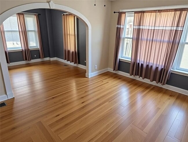 Building Photo - 43 Sargent Ave