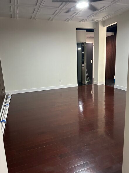 Building Photo - 62 W Colonial Dr