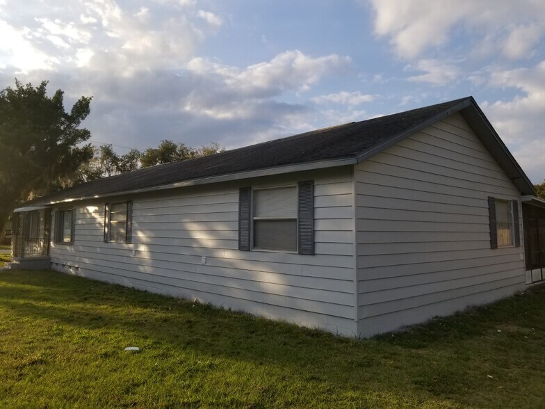 Building Photo - 921 W Penfield St