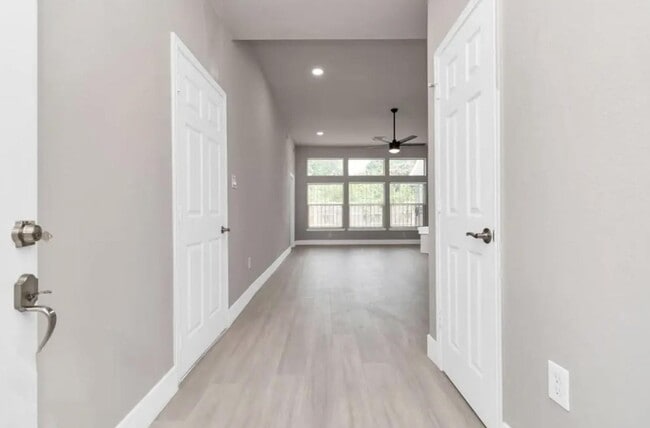 Building Photo - 3827 Flatwood Dr