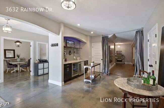 Building Photo - 3632 Rainbow Dr