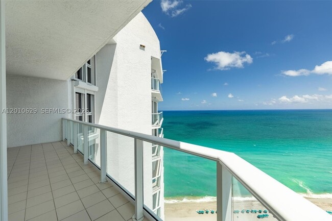 Building Photo - 16445 Collins Ave