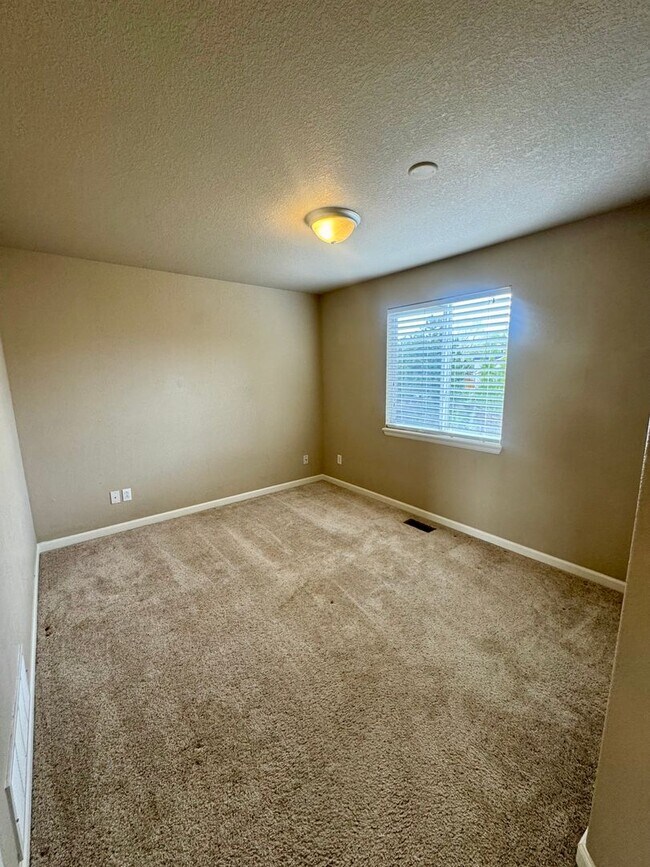 Building Photo - 5 Bedroom Home in Stetson Hills