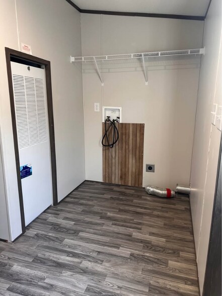 Building Photo - 3200 S Highland Park Dr