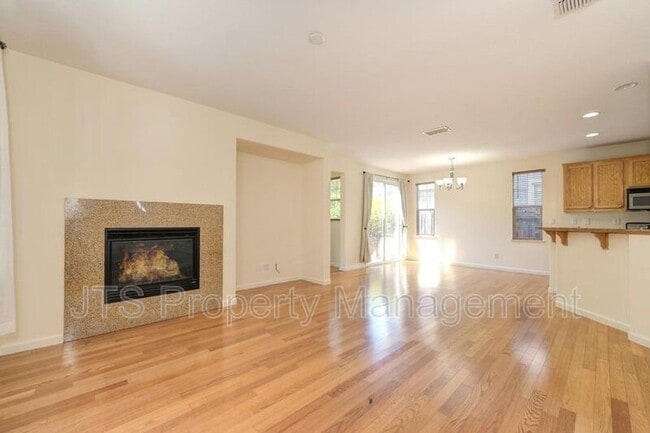 Building Photo - 280 Soaring Hawk Ln