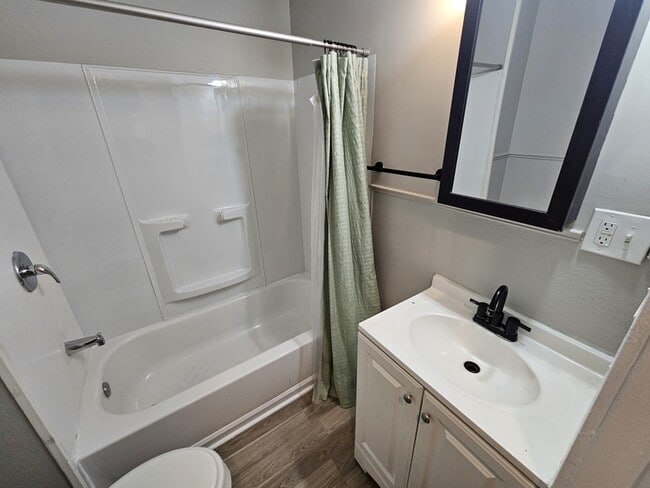 Building Photo - 2032 W 98th St