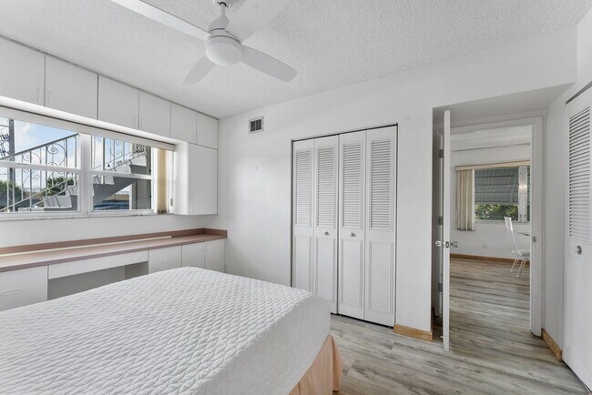 Building Photo - 101 NE 19th Ave