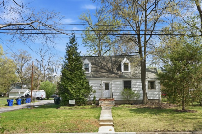 Building Photo - 7211 Dartmouth Ave