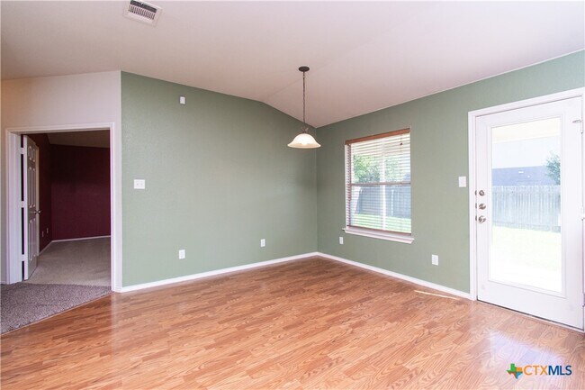 Building Photo - 219 Scarlet Ln