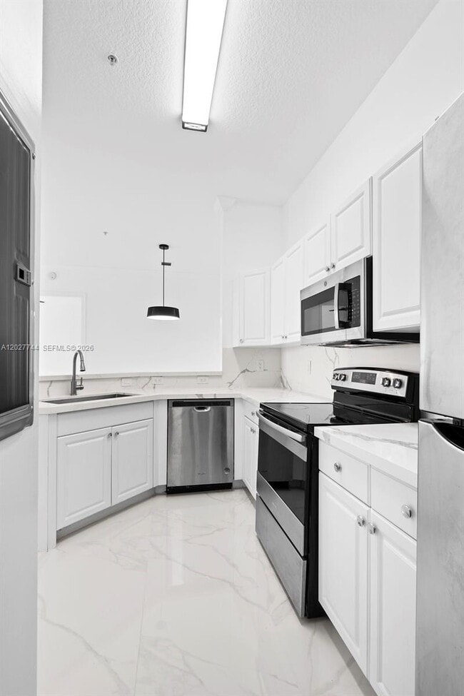 Building Photo - 4404 SW 160th Ave