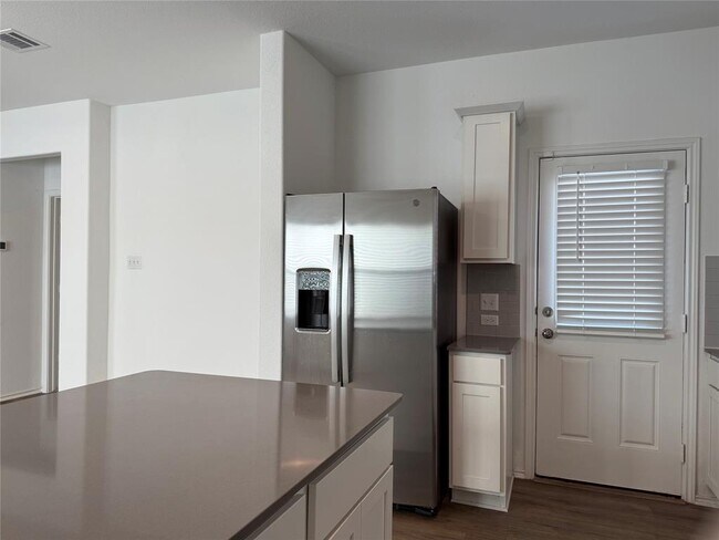 Building Photo - 404 Milliner Lp