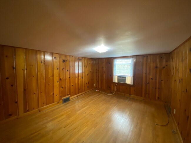 Building Photo - 4025 Robinhood Rd