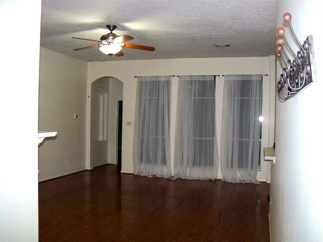 Building Photo - 6105 Jordan Dr