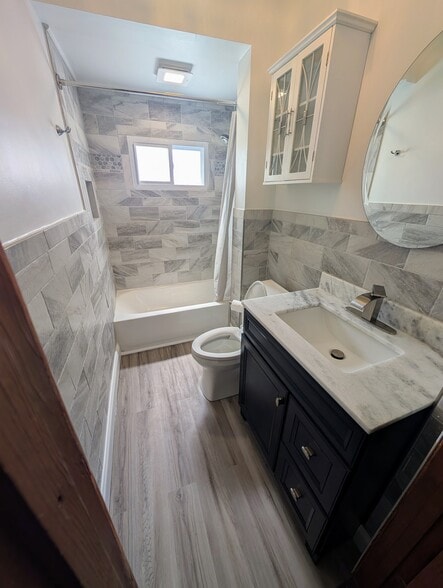 Building Photo - 412 University Ave