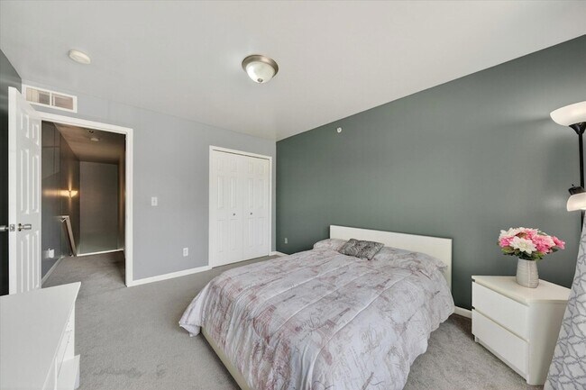 Building Photo - 23668 Northstone Village Dr