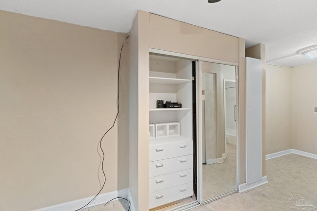 Building Photo - 224 E Garden St